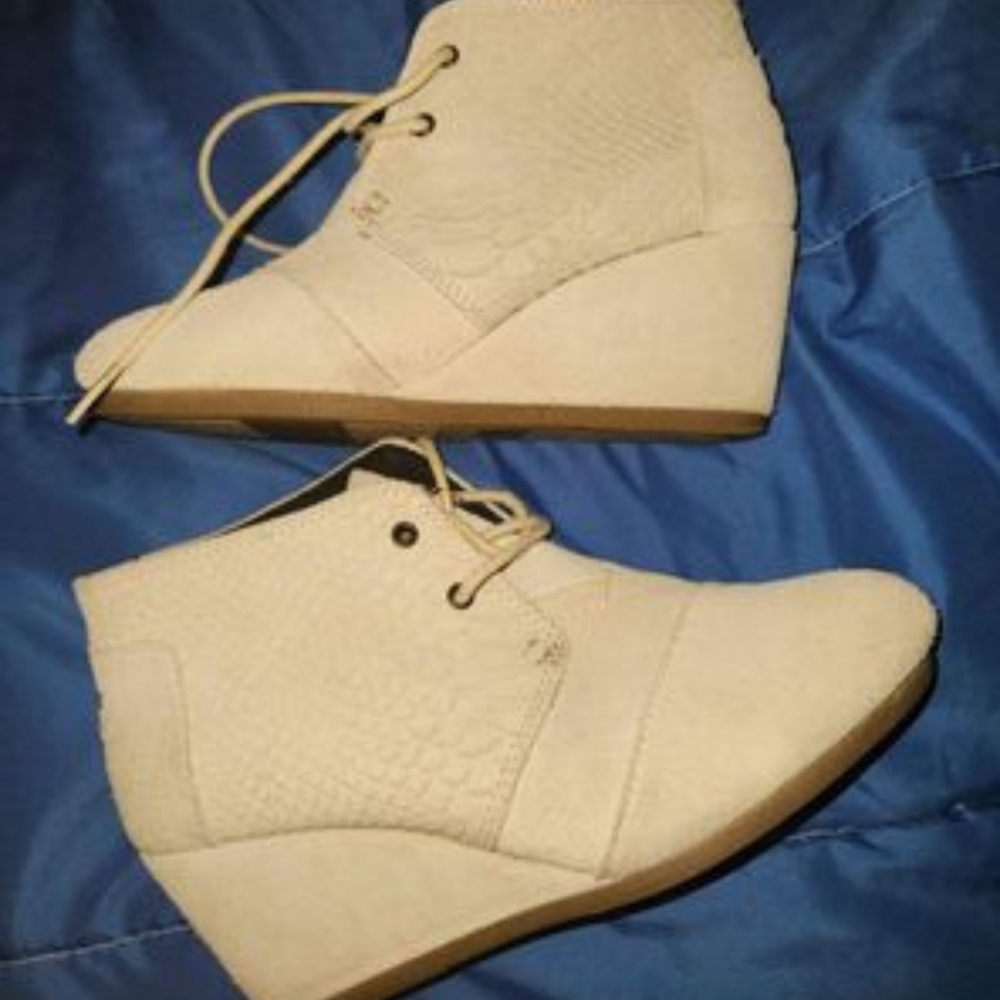 Tom's booties